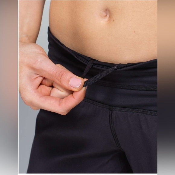 Lululemon Groovy Run Short in Black Size 8 - Picture 5 of 11